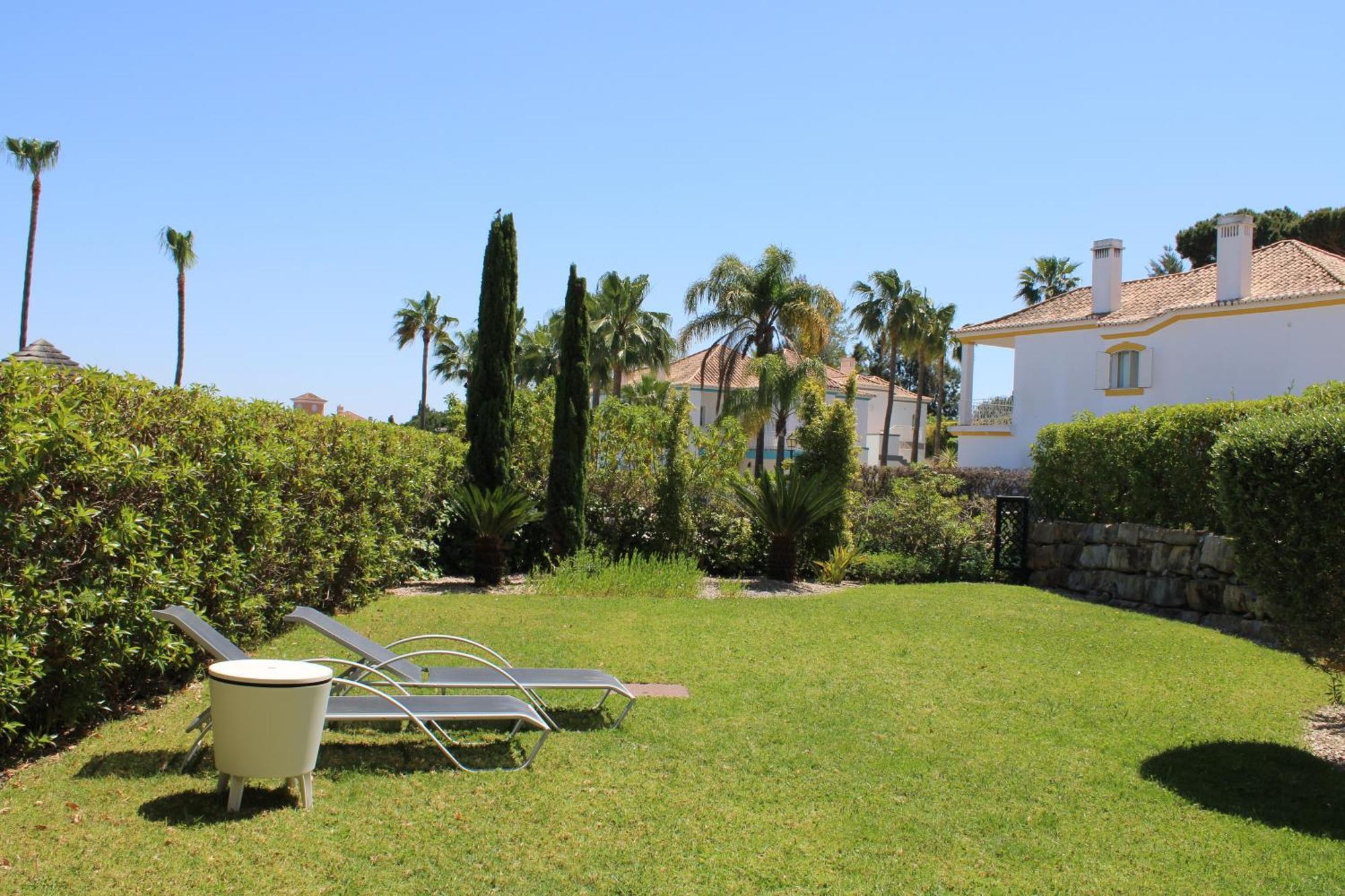 Luxury 2 Bedroom Apartment With Private Garden Almancil Exterior photo