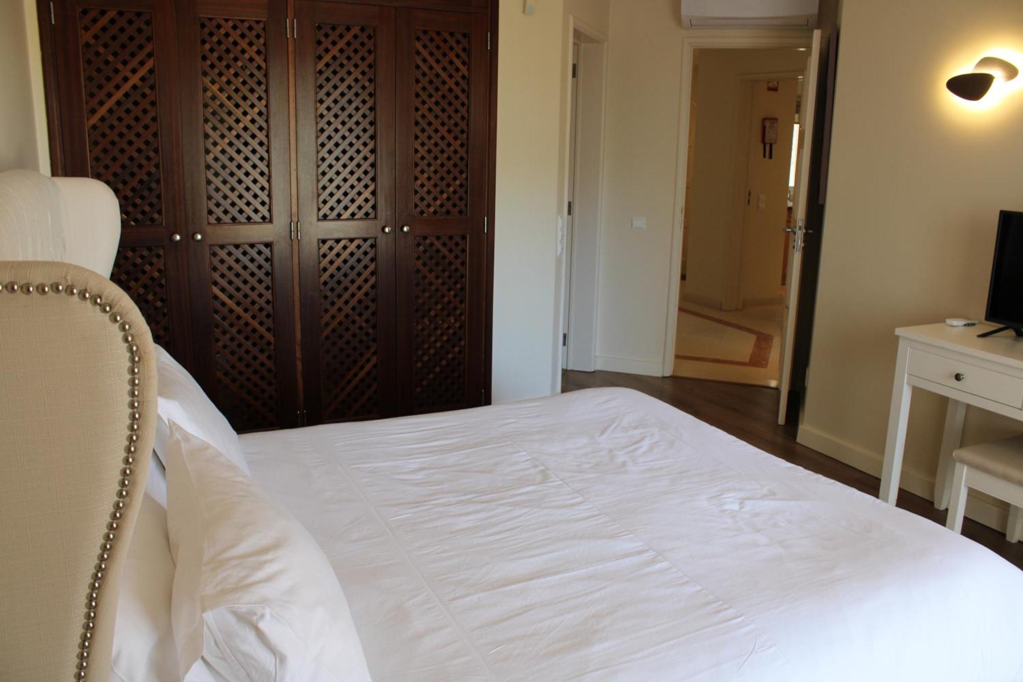 Luxury 2 Bedroom Apartment With Private Garden Almancil Exterior photo