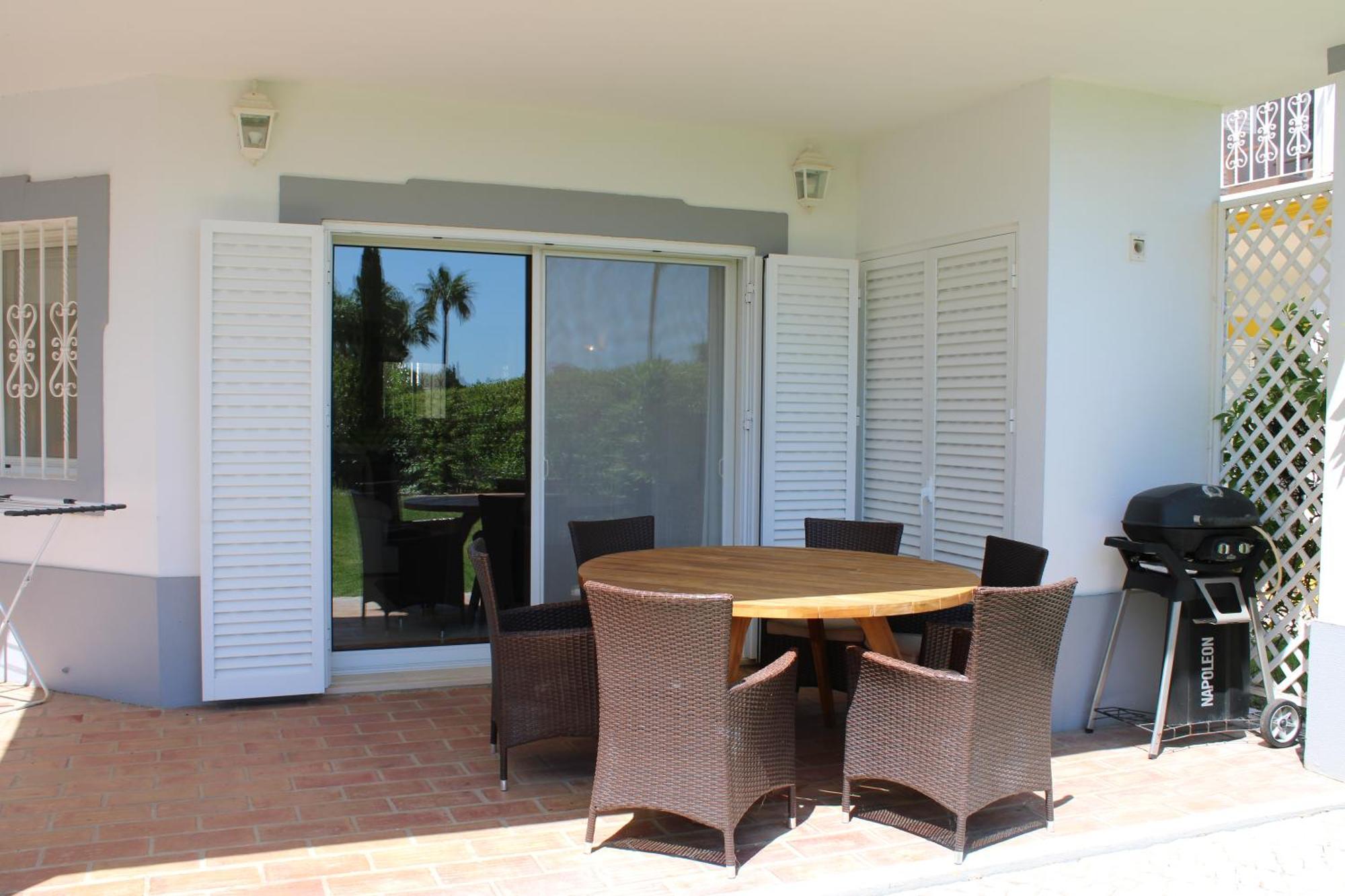 Luxury 2 Bedroom Apartment With Private Garden Almancil Exterior photo